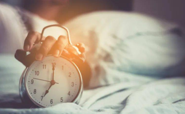 要注意！早起可能比熬夜更可怕？更伤身？