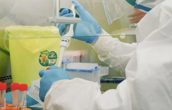 同时感染两种奥密克戎毒株的这种感染概率有多高？