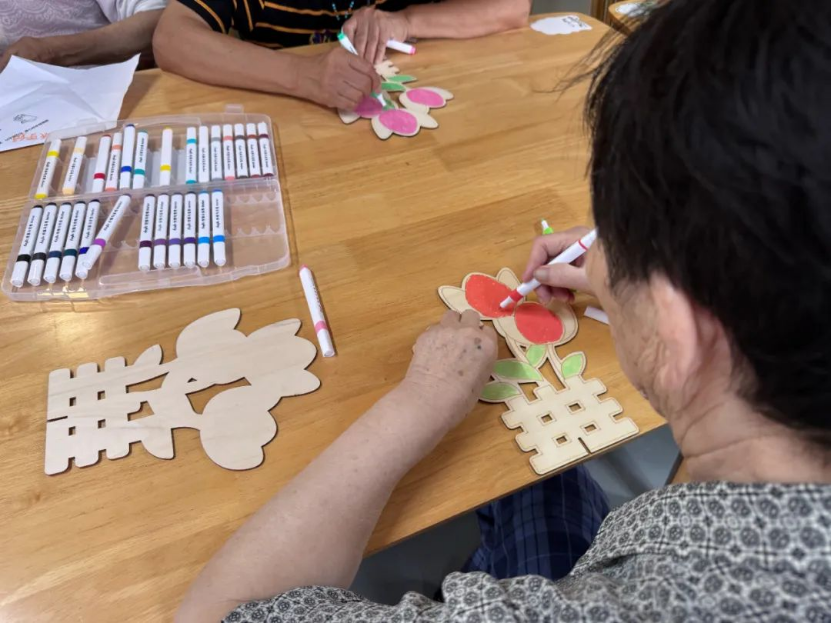 他们不是“老小孩”，可能是“未来的我们”