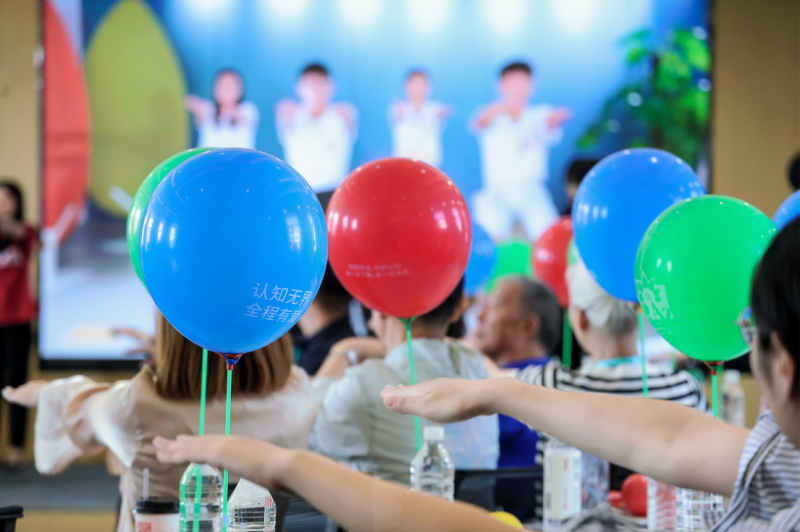 从“记忆褪色”到“认知闪耀”：多方联动守护阿尔茨海默病患者生命光芒